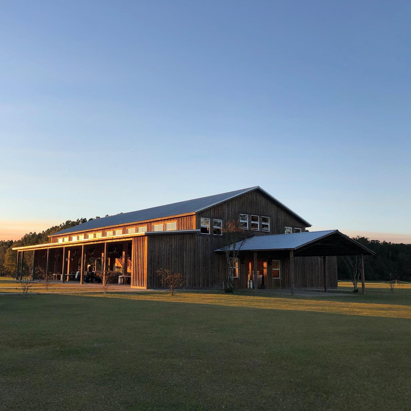 We hope everyone had a great Thanksgiving! We are thankful for a busy fall season here at the farm!! ✨