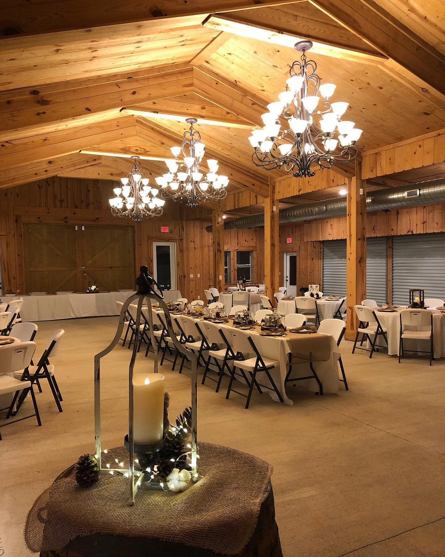 The Carriage House is the perfect addition to the Legacy Barn for weddings. It is great for additional reception space or for rehearsal dinners. 😍